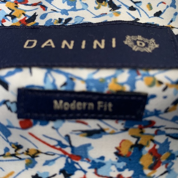 Danini NEW mens shirt in XL in print. Buttons down shirt. Blue buttons. - Picture 7 of 11